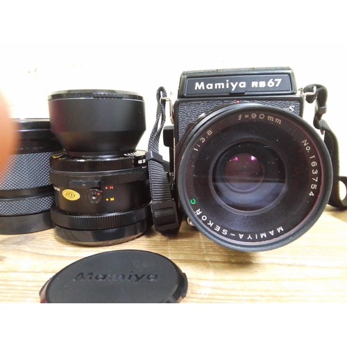 4 - A Mamiya RB67 Profesional S medium format SLR camera, serial no. C553906, with two Mamiya-Sekor C le... 