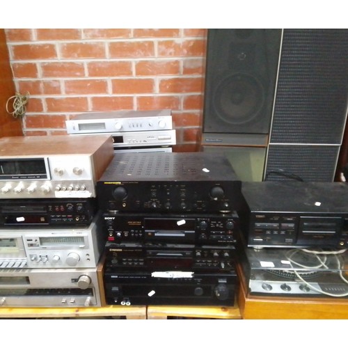 313 - Assorted mainly vintage HiFi equipment.