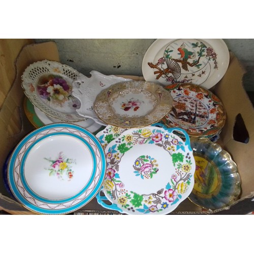 279 - A box of assorted mainly 19th century porcelain plates, various manufacturers.