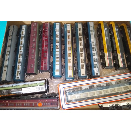 370 - A box of model railway coaches and HST dummy carts, all 00 gauge.