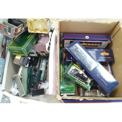 377 - A box of model railway including a Bachmann tank engine 80097, several Bachmann rolling stock, an Ai... 