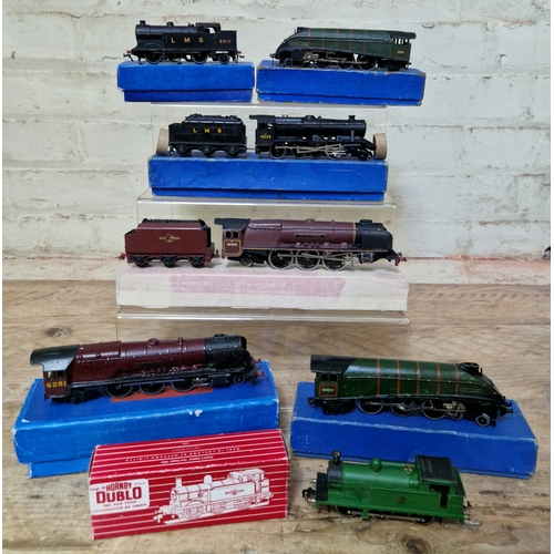 341 - Seven Hornby Dublo 00 gauge locomotives to include 1 x 2226 4-6-2 