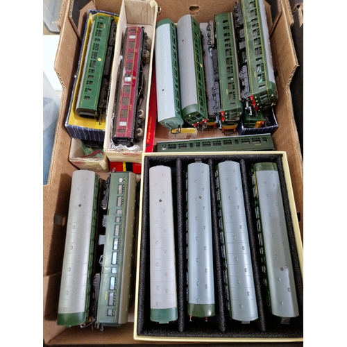 356 - A box of assorted Tri-Ang 00 gauge coaches.