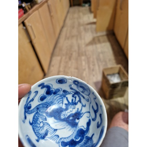 68 - A tray of assorted oriental ceramics including Chinese export porcelain, blue and white, Japanese.