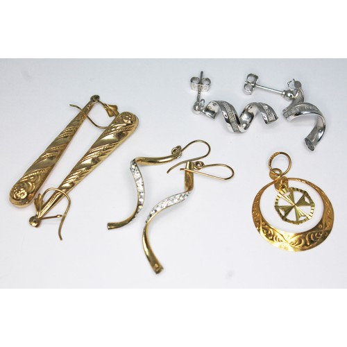 75 - A group of three 9ct gold earrings, wt. 4.4g, and an 18ct gold pendant, wt. 1.1g.