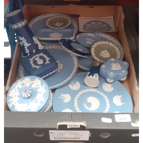 224 - 15 pieces of Jasperware to include 4 Christmas plates.