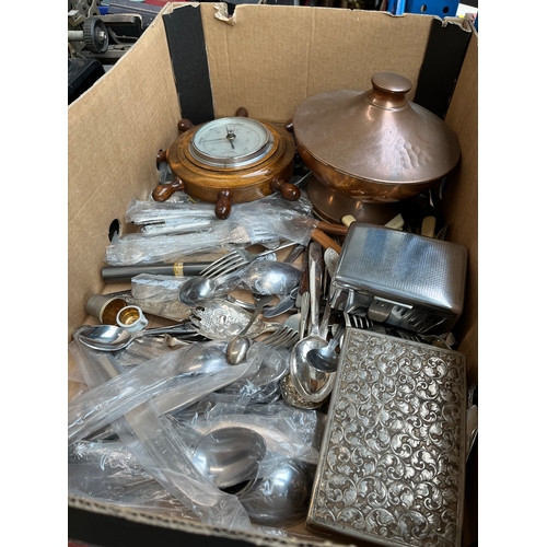 190 - A box of assorted metal ware.