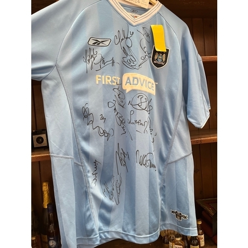 144 - A 2005/2006 Manchester City football shirt, signed by the whole team, new shirt with tags.