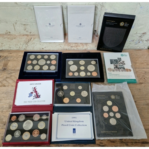 65 - A collection of 9 UK coin sets to include 4 proof coin sets (1991,2006,2007,2008) & 5 BU coin sets (... 