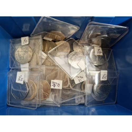 454 - A box of collectable 50ps, 20ps & 31 coins.