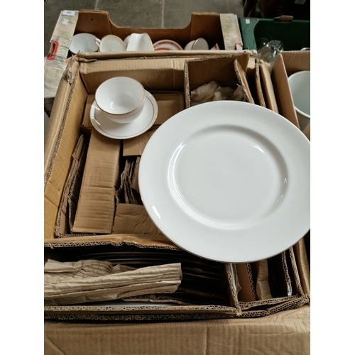 594 - Box of repro pottery and plates