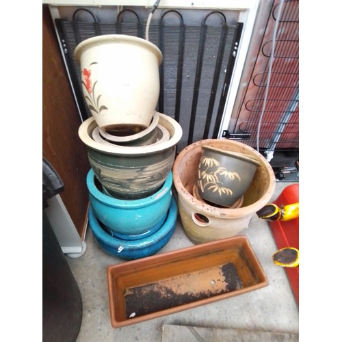 349 - A collection of planters and pots - approx 15 total