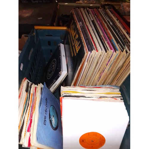 424 - A box of LPs and singles