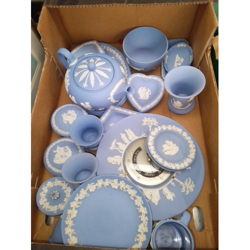 462 - A box of assorted Wedgwood Jasperware, blue & white, to include teapot.