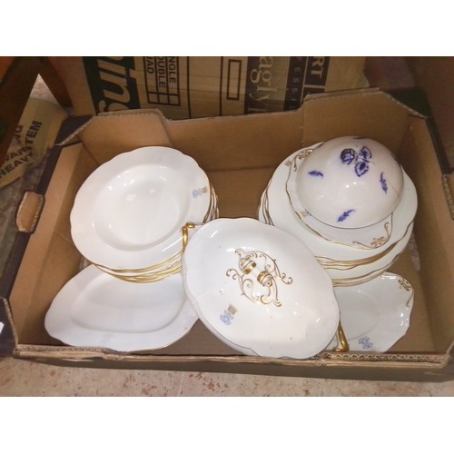 1123 - A Wedgwood part dinner service, retailed by Goode & Co London, Granville family crest, approx. 15 pi... 