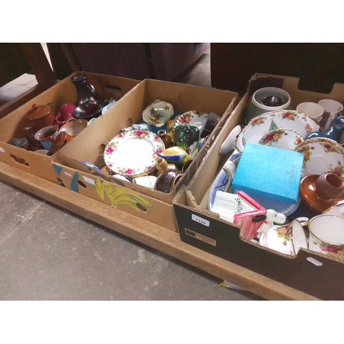 1136 - 3 boxes of assorted ceramics to include Wedgwood, Old Country Roses, Poole, studio pottery and Coalp... 