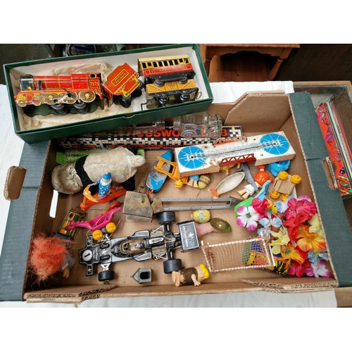 1161 - A box of assorted vintage tin toys etc.