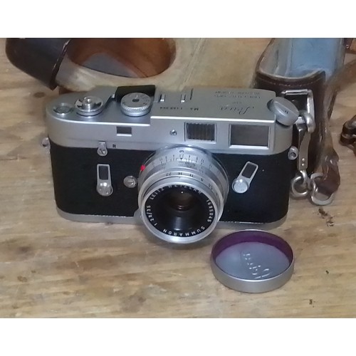 177 - A Leica M4 35mm camera, circa 1968, serial no. 1188964, with Summaron 1:2.8/35 lens and leather case... 