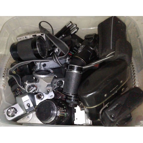 195 - A box of assorted cameras and accessories.