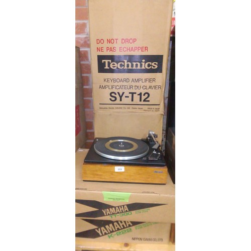 253 - Assorted Hi-Fi and amplifiers comprising two Technics SY-T12 keyboard amps, a Yamaha K-222 stereo ca... 