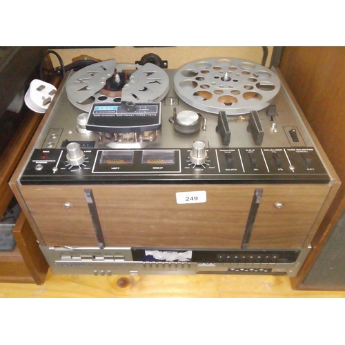 249 - An Akai 4000DS reel to reel player and a Sanyo video cassette record (AF)