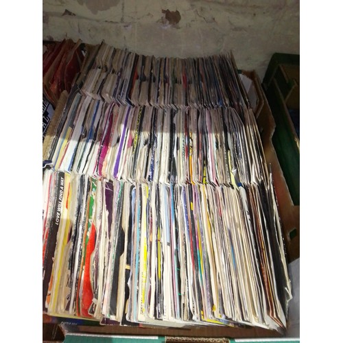 433 - A collection of approx. 300 vinyl 7