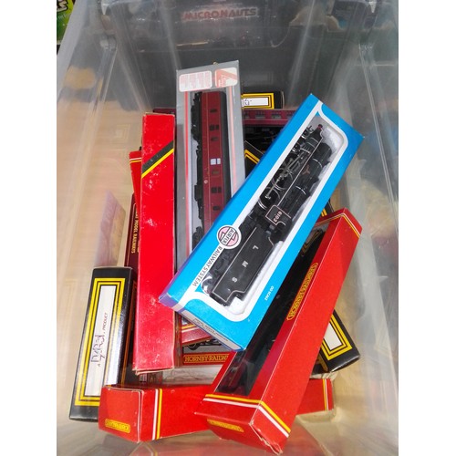 359 - A box of assorted 00 gauge model railway including Airfix, Hornby and Dapol.