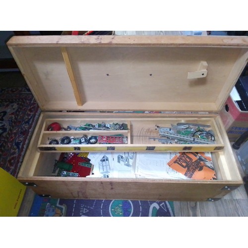 336 - A wooden box of assorted Meccano.