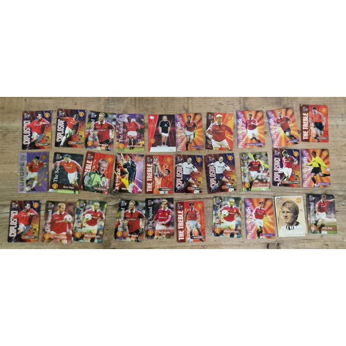 447 - A collection of 31 Manchester United Futera Fans Selection football collectors cards.