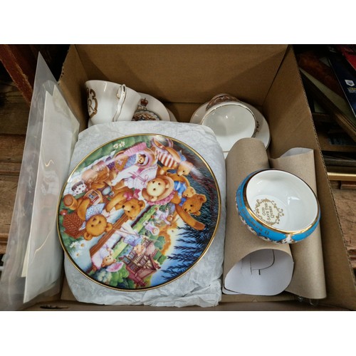 37 - Various items of commemorative china together with two Teddy Bear collectors plates by Carol Lawson.
