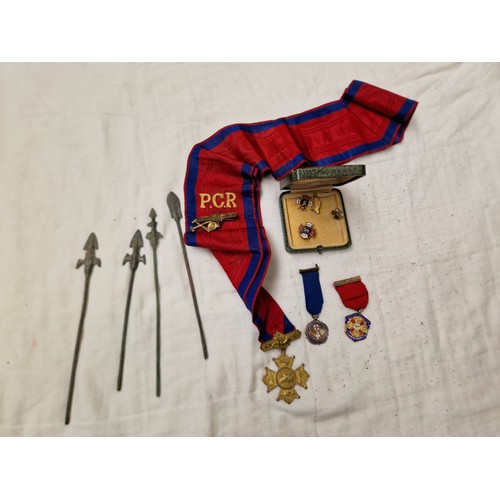 799A - A bag of masonic regalia together with some metal arrowheads.