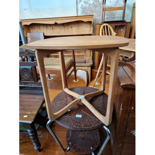 977 - A mid 20th century Ercol light elm coffee table, model 516.