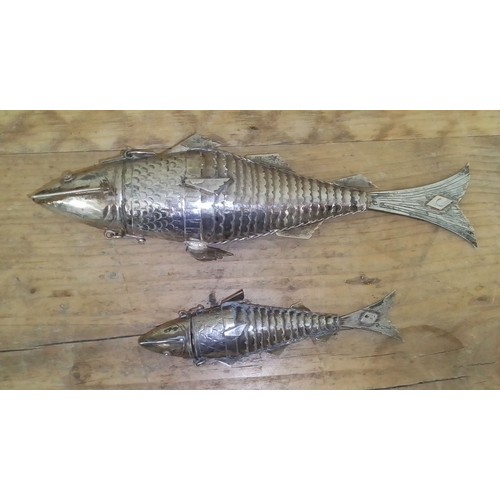 79 - A pair of white metal articulated fish snuff boxes, lengths 13cm & 22cm.