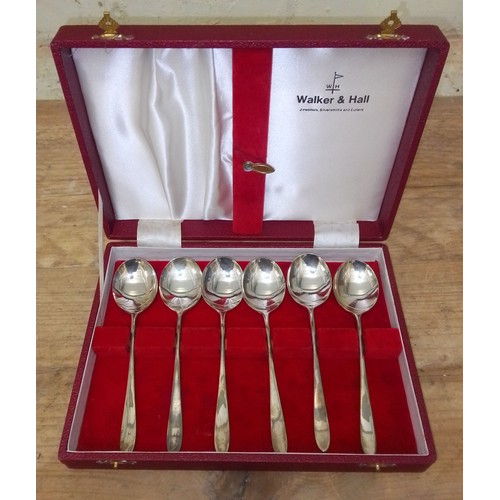 73 - A set of six Pride pattern silver desert spoons, Elkington & Co, Sheffield 1965, with Walker & Hall ... 