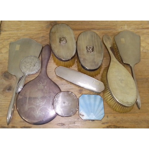 100 - Hallmarked silver comprising five backed brushes, two mirrors and two compacts, together with a smal... 