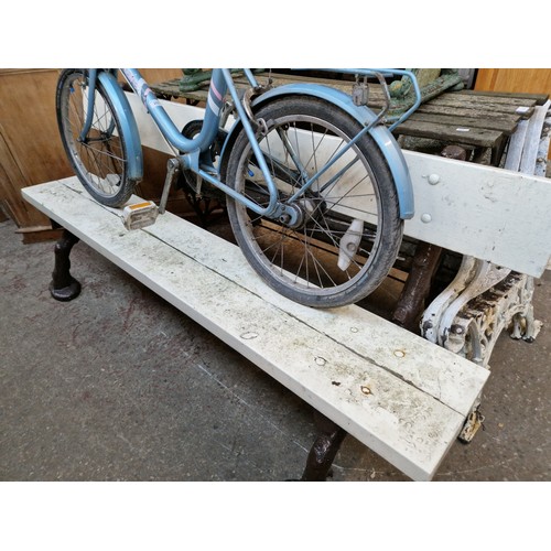 256 - A heavy duty garden bench on wrought iron supports