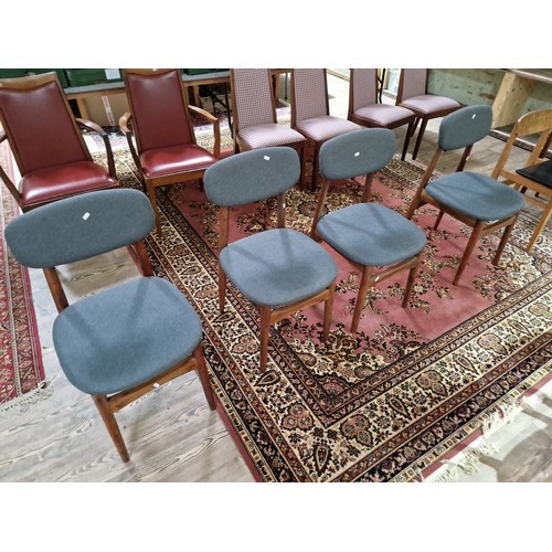 1098 - A set of four dining chairs