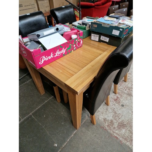 1090 - A light oak dining table and four chairs.