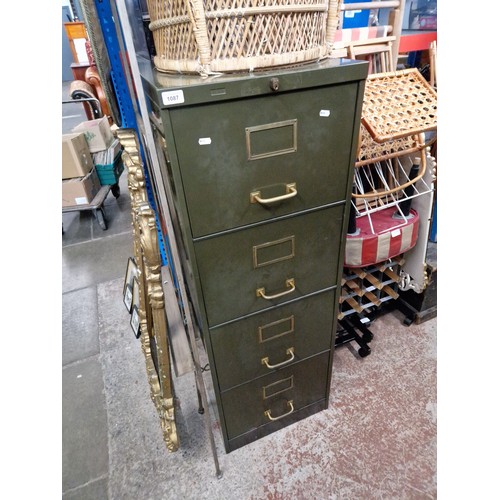 1087 - A set of metal filing drawers.