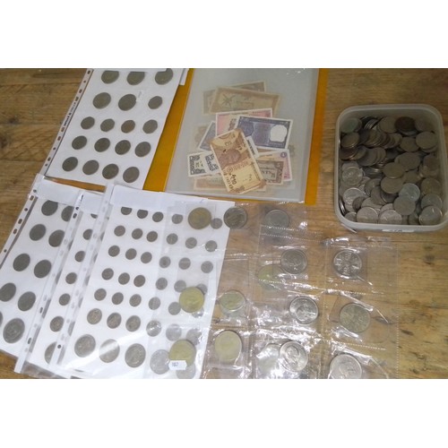 278 - A collection of assorted GB coins & world banknotes to include commemorative crowns, half crowns, sh... 