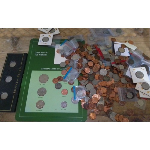 273 - A tub of assorted American coins to include some silver & 2 USA coin sets.