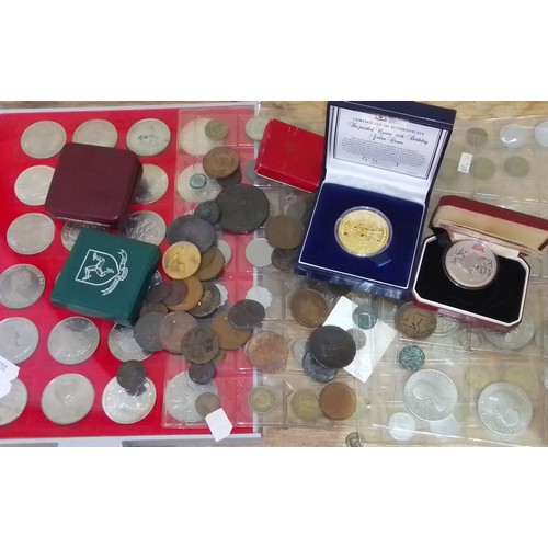 299 - A box of assorted GB & world coins to include an Isle of Man silver proof Manx cat crown 1975 (in bo... 