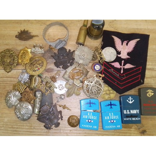 214 - A mixed lot of mainly cap badges etc, together with eye shield goggles and buttons, photographs.