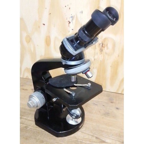 465 - A Nikon microscope.