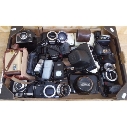 467 - A box of mixed cameras including Ricoh KR10, Minolta, Yashica, etc