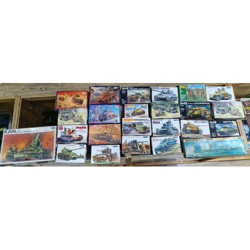427 - A box of approx. 24 assorted unused mainly tank model kits to include Matchbox, Revell, Hasegawa, Fu... 