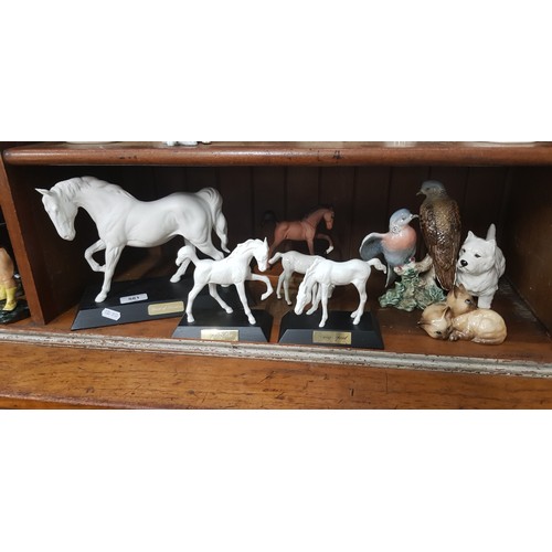 581 - 6 Beswick items - Turtle Doves (1022) a/f, 3 horses on plinths etc. and also 2 Royal Doulton horses