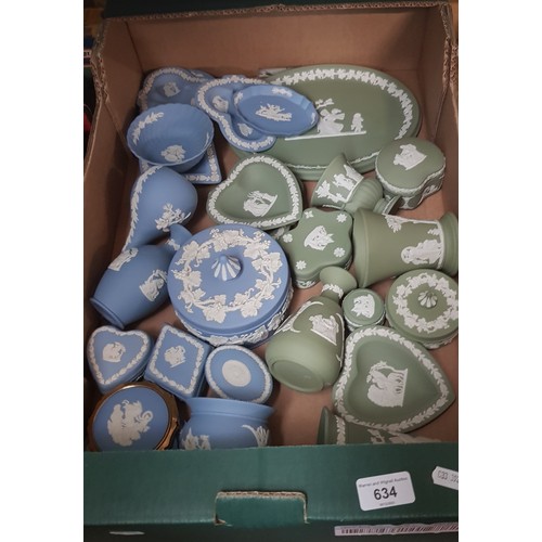 634 - 28 items of Wedgwood jasper ware in green and pale blue