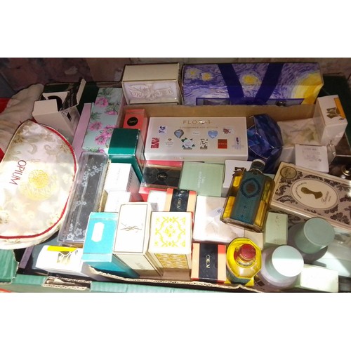 649 - A box of assorted vintage and modern perfumes/lotions/soaps/make-up.