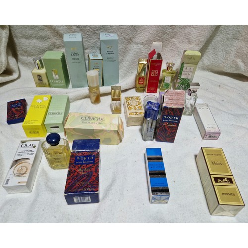 647 - A box of assorted vintage and modern perfumes/lotions.